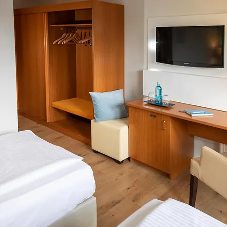 ホテル Achat Frankfurt 4*
