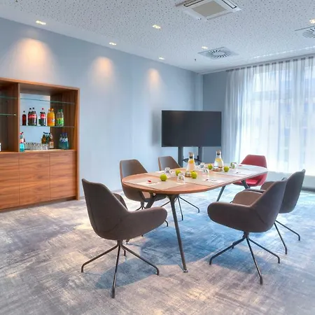 Achat Frankfurt מלון 4*